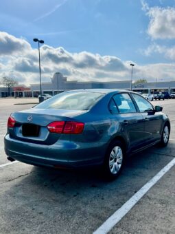 
										Volkswagen Jetta 2012 full									
