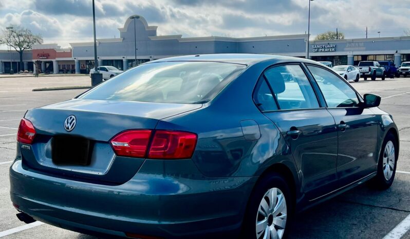 
								Volkswagen Jetta 2012 full									