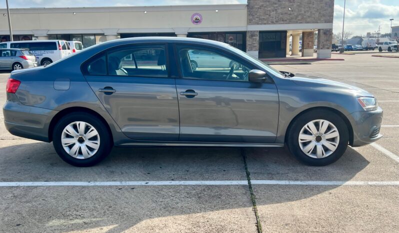 
								Volkswagen Jetta 2012 full									