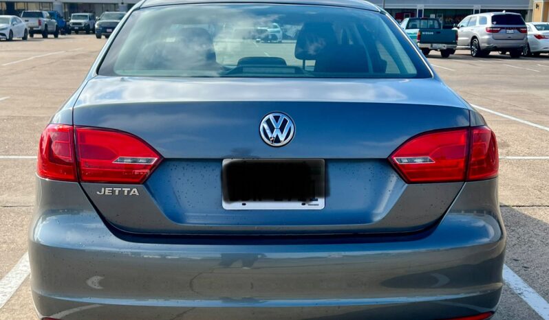 
								Volkswagen Jetta 2012 full									