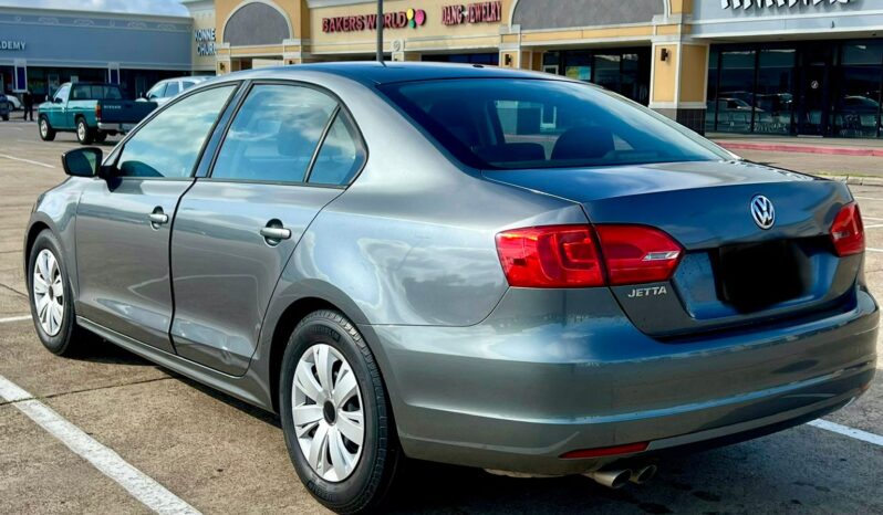 
								Volkswagen Jetta 2012 full									