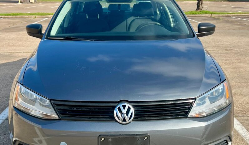 
								Volkswagen Jetta 2012 full									